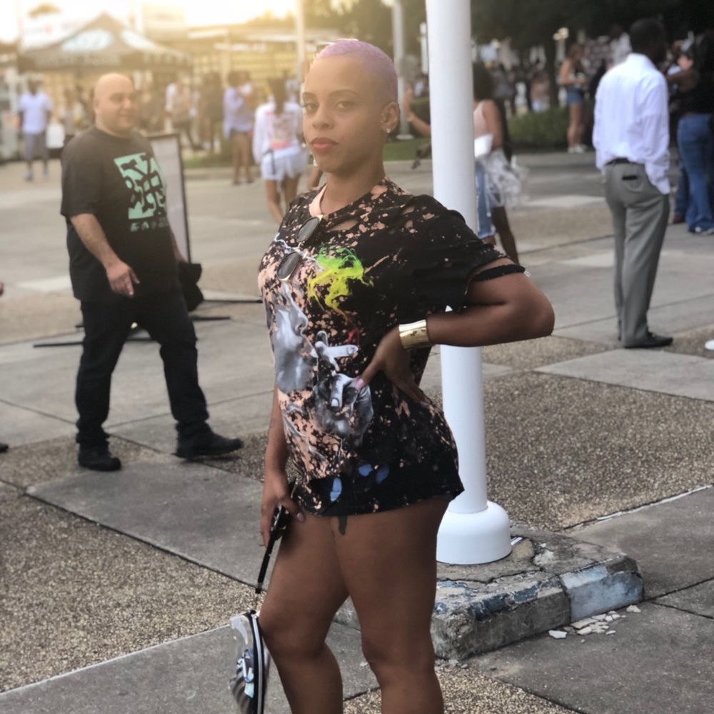 Meet your Posher, Devona